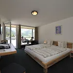Hahnenblick 3*