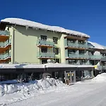 Hotel Hahnenblick 3*