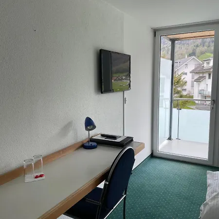 Hahnenblick فندق